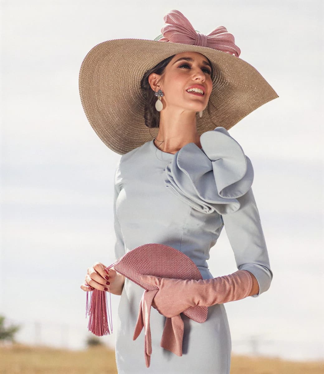 Wide-brim hat with pink bow — elegant Spanish wedding headwear